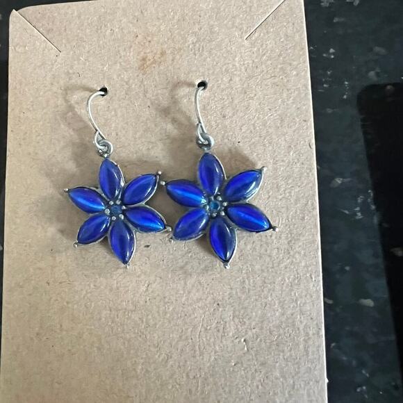 Six pairs of vibrant versatile acrylic and jewel dangle and post earrings - Picture 6 of 12